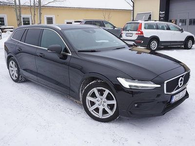 Svart Begagnad 2019 Volvo V60 Momentum Kombi | 199 900 kr (Dyr)
