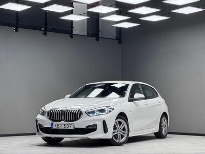 Begagnad BMW 118 M Sport 136 HK (100 kW) 2021 Vit Halvkombi