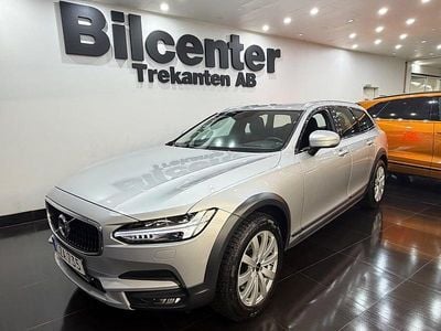 Begagnad Volvo V90 CC Momentum 190 HK (139 kW) 2018 Silver Kombi