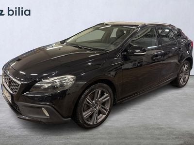 Svart Begagnad 2014 Volvo V40 CC Summum Kombi | 139 900 kr (Marknadspris)