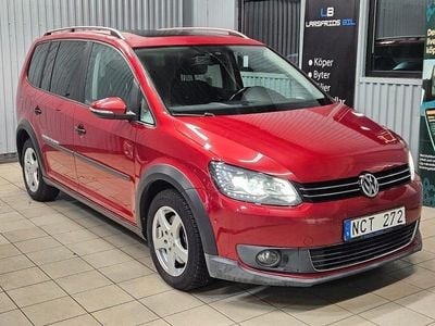 Röd Begagnad 2013 VW Touran Cross Minibuss | 74 900 kr