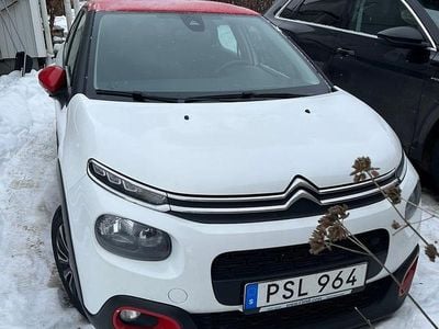 Röd tak Begagnad 2018 Citroën C3 PureTech | 69 000 kr (Marknadspris)