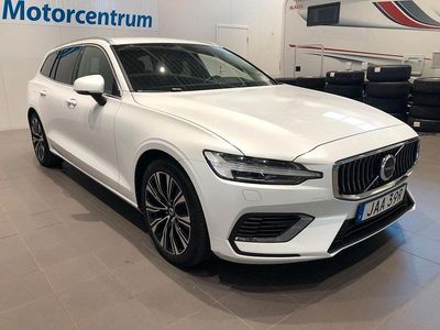 Vit Begagnad 2022 Volvo V60 Core Kombi | 389 900 kr (Marknadspris)