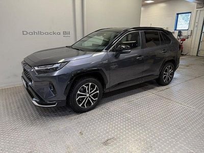 Grå Begagnad 2023 Toyota RAV4 Hybrid SUV | 499 000 kr (Lite dyr)