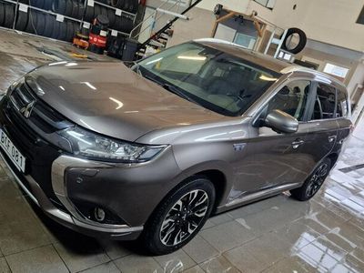 begagnad Mitsubishi Outlander P-HEV CVT Euro 6