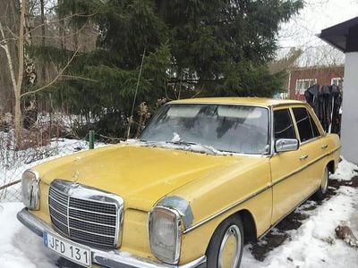 Begagnad Mercedes 200 95 HK (69 kW) 1975