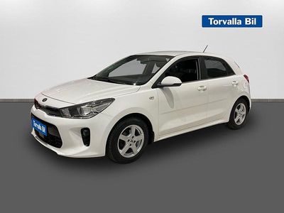 Vit Begagnad 2017 Kia Rio Halvkombi | 114 900 kr (Marknadspris)