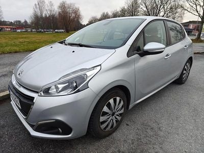 Grå Begagnad 2018 Peugeot 208 Halvkombi | 69 900 kr (Bra pris)
