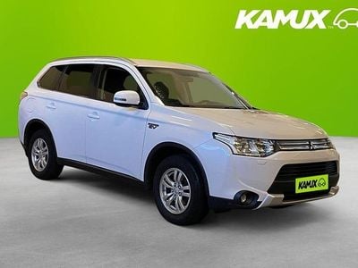 Vit Begagnad 2015 Mitsubishi Outlander SUV | 104 800 kr