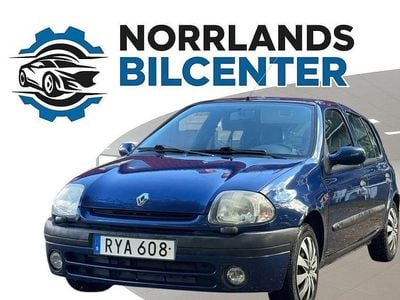 Mörkblå Begagnad 2000 Renault Clio II Halvkombi | 23 000 kr (Marknadspris)