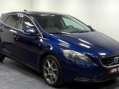 Blå Begagnad 2014 Volvo V40 Ocean Race Halvkombi | 119 900 kr (Marknadspris)