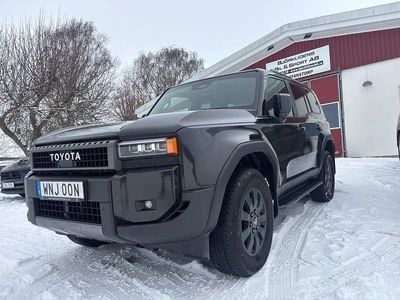 Mörkbrun Begagnad 2024 Toyota Land Cruiser SUV | 1 049 000 kr