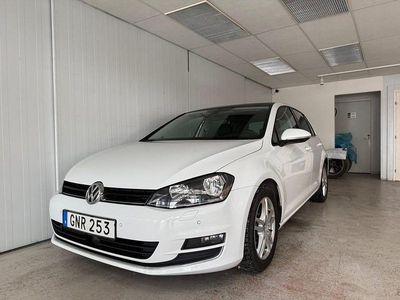 Begagnad VW Golf VII Highline 140 HK (102 kW) 2014 Vit Halvkombi