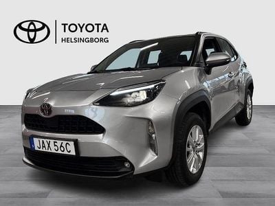 Silver Begagnad 2024 Toyota Yaris Hybrid Active | 274 900 kr (Marknadspris)