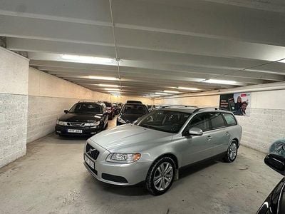 Grå Begagnad 2008 Volvo V70 Kinetic Kombi | 69 900 kr (Marknadspris)
