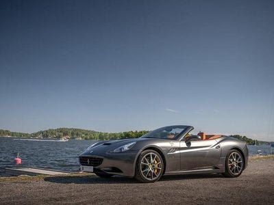 Begagnad Ferrari California 460 HK (338 kW) 2010 Grå Cab