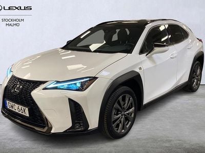 Vit Begagnad 2022 Lexus UX 250h Sport Design Packet SUV | 319 000 kr (Marknadspris)