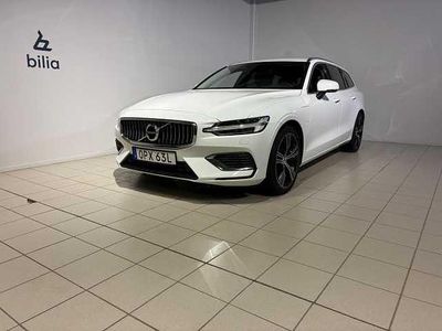 Vit Begagnad 2021 Volvo V60 Kombi | 294 800 kr (Marknadspris)
