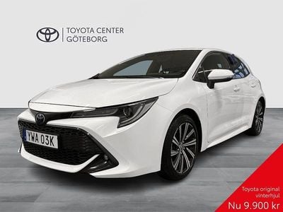 Vit Begagnad 2022 Toyota Corolla Hybrid Style Halvkombi | 224 900 kr (Superpris)