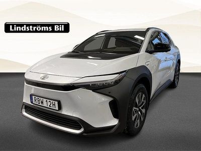 Begagnad Toyota bZ4X Executive 161 kW (219 HK) 2024 Vit SUV