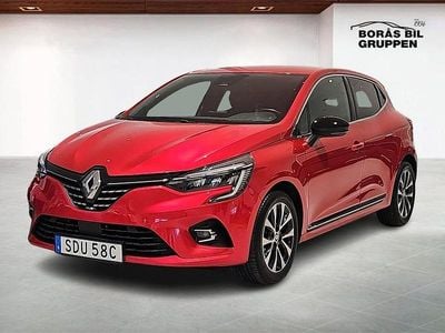 Röd Begagnad 2023 Renault Clio V Techno Halvkombi | 179 000 kr (Marknadspris)
