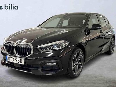 Svart Begagnad 2023 BMW 118 Halvkombi | 229 900 kr