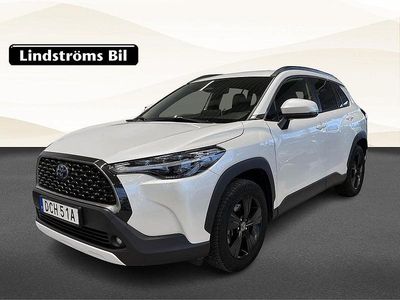 Vit Begagnad 2022 Toyota Corolla Cross Style SUV | 379 000 kr (Marknadspris)