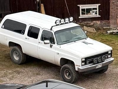 Dålig lack Begagnad 1988 Chevrolet Suburban SUV | 150 000 kr