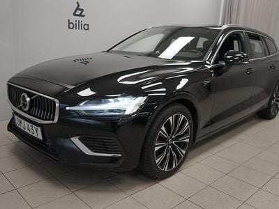 Svart Begagnad 2022 Volvo V60 Core Kombi | 324 900 kr (Marknadspris)