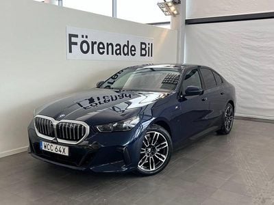 Tanzanite blå metallic Ny 2025 BMW 530 M Sport Sedan | 599 900 kr