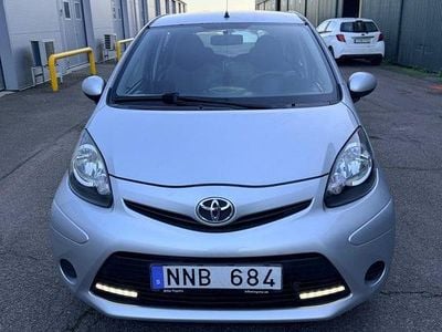 Begagnad Toyota Aygo 68 HK (50 kW) 2012 Silver Halvkombi