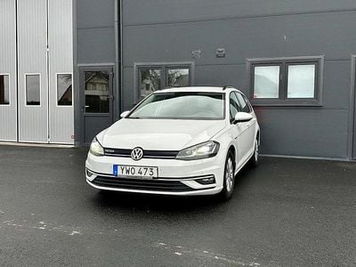 Vit Begagnad 2017 VW Golf VII Kombi | 110 000 kr (Marknadspris)