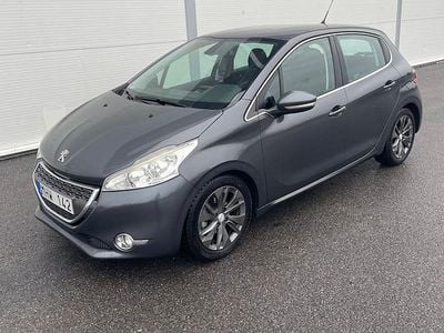 Mörk grå metallic Begagnad 2012 Peugeot 208 Halvkombi | 62 900 kr (Marknadspris)