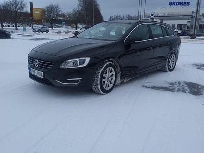 Svart Begagnad 2013 Volvo V60 Momentum Kombi | 94 900 kr (Marknadspris)