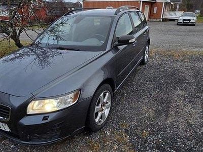 Grå Begagnad 2008 Volvo V50 Momentum Kombi | 18 000 kr (Marknadspris)
