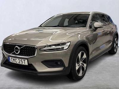 Begagnad 2022 Volvo V60 CC Kombi | 359 900 kr (Marknadspris)
