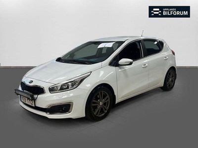 Vit Begagnad 2016 Kia Ceed Halvkombi | 94 900 kr (Marknadspris)