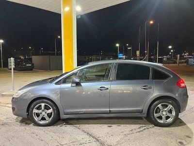 Silver Begagnad 2004 Citroën C4 Halvkombi | 19 900 kr (Marknadspris)