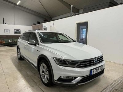 Begagnad VW Passat Alltrack 190 HK (139 kW) 2017 Vit Kombi