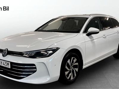 Vit Begagnad 2024 VW Passat Business Kombi | 334 900 kr (Marknadspris)