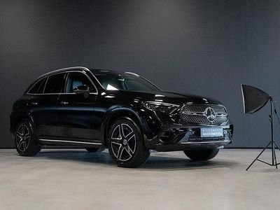 Svart (obsidiansvart metallic) Begagnad 2024 Mercedes GLC300e AMG Line Premium SUV | 699 000 kr (Marknadspris)