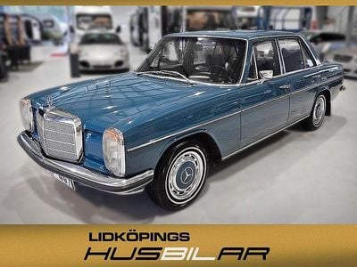 Blå Begagnad 1971 Mercedes 200 Sedan | 149 000 kr
