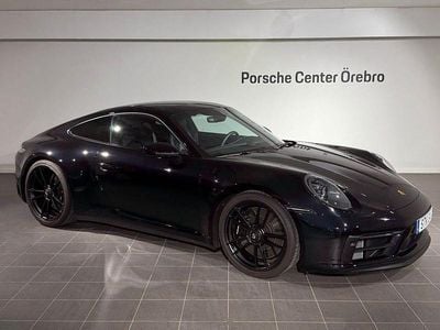 Begagnad Porsche 911 Carrera 4 GTS 480 HK (353 kW) 2022 Svart Sportkupé
