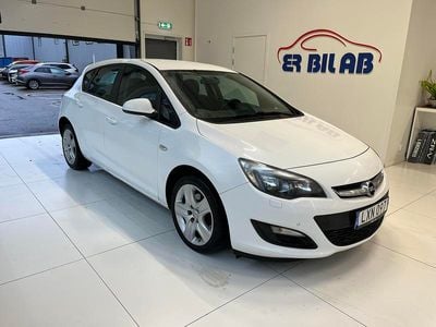 Begagnad Opel Astra 112 HK (82 kW) 2013 Vit Halvkombi