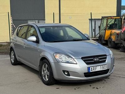 Silver/ grå Begagnad 2007 Kia Ceed Halvkombi | 24 500 kr (Lite dyr)