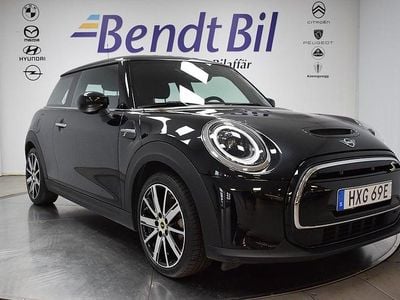 Svart Begagnad 2022 Mini Cooper SE Halvkombi | 204 500 kr (Marknadspris)