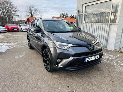 Grå Begagnad 2017 Toyota RAV4 Hybrid Edition SUV | 229 900 kr (Marknadspris)