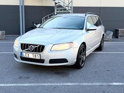 Begagnad Volvo V70 Kinetic 164 HK (120 kW) 2011 Ljusgrå (grå) Kombi