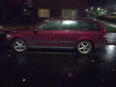 Vinröd Begagnad 2005 Volvo V50 Kombi | 10 000 kr
