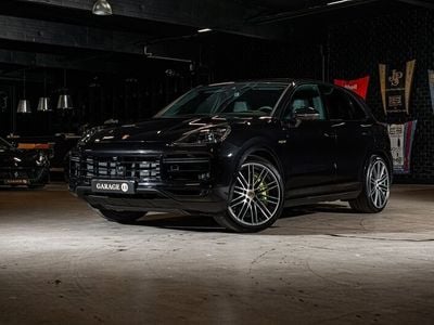 Svart Begagnad 2020 Porsche Cayenne Turbo S SUV | 1 099 500 kr